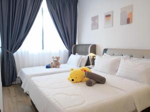 Postel nebo postele na pokoji v ubytování Hanns&FreeWIFI&Washer+Pool@SunshineComfortHMStay3