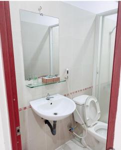 Phòng tắm tại Khách Sạn Minh Anh Gò Vấp