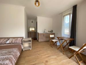 Postel nebo postele na pokoji v ubytování Cottage Qel + 21 fotografií