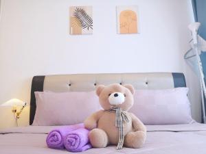 Postel nebo postele na pokoji v ubytování Hanns&FreeWIFI&Washer+Pool@SunshineComfortHMStay3