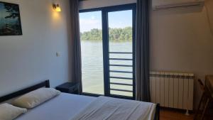 Letto o letti in una camera di B&B Botel Charlie
