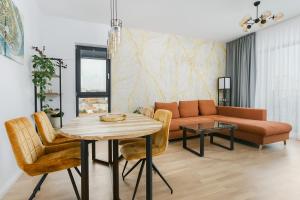 Posezení v ubytování The Forest - Luxe Central Apt with free secured parking