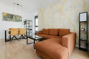 Posezení v ubytování The Forest - Luxe Central Apt with free secured parking