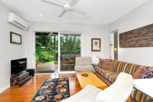 Gallery image of Modern meets Tropical in this Free-standing Home in Cairns North