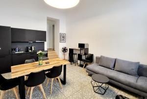 a living room with a couch and a table at City Apartment Schotten Vienna in Vienna