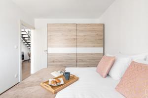 A bed or beds in a room at Apartment Marinko