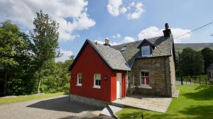 a red house with a gray roof at Edinample Lodge in Lochearnhead