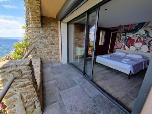 Postel nebo postele na pokoji v ubytování VILLA MANDRAGORE Ile du Levant