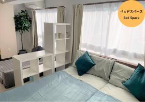 Un pat sau paturi într-o cameră la くるみん-Kurumin501-
