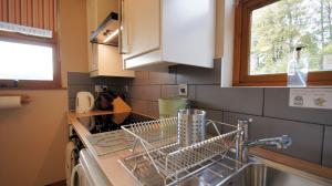 Kuchyň nebo kuchyňský kout v ubytování Morenish Mews Kenmore Cottage