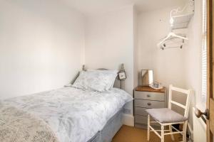 Ένα ή περισσότερα κρεβάτια σε δωμάτιο στο Beautiful little Brighton Townhouse