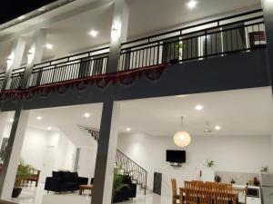 TV a/nebo společenská místnost v ubytování THE SANDS LOMBOK