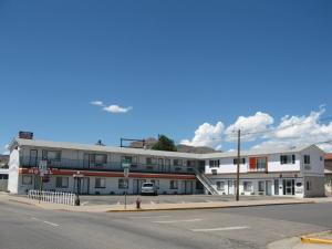 an empty street in front of a building at American Inn Motel Canon City in Canon City