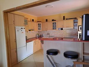 Kuchyňa alebo kuchynka v ubytovaní Zdeňka - apartmán