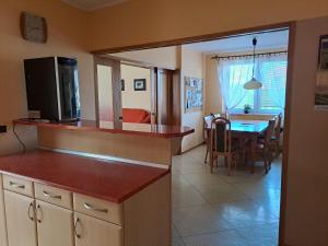 Kuchyňa alebo kuchynka v ubytovaní Zdeňka - apartmán