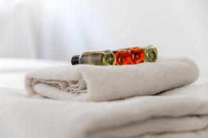 a bottle of wine sitting on top of towels at Amazing 2BDR apt near park, Herne Hill in London