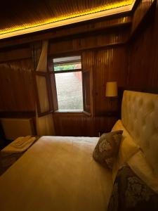 Postel nebo postele na pokoji v ubytování Ayder Hasimoglu Hotel