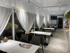 Restaurace v ubytování 水旅居露營車