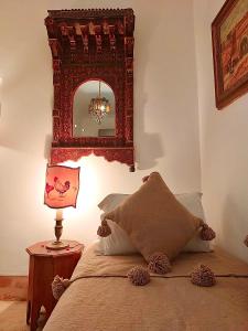 Letto o letti in una camera di Riad Le Coq Berbère