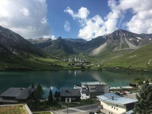 Fotografia z galérie ubytovania Appartement rénové proche des pistes avec balcon - FR-1-502-389 v destinácii Tignes