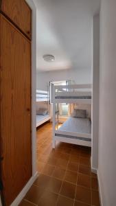 a hallway with two bunk beds in a room at Las Eras Nest Hostel in Las Eras