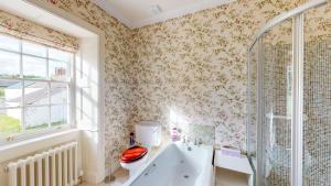 Bilik mandi di Airds of Kells House +28 gambar