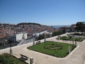 a park with a fountain in the middle of a city at Apartamento Bairro Alto in Lisbon