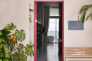 Gallery image of Adika - The beachfront Loft in Chaloklum