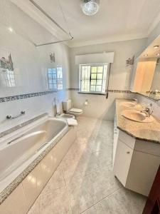 Ванна кімната в Ferraguda Garden House