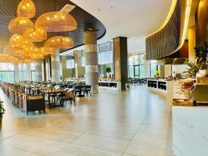 ห้องอาหารหรือที่รับประทานอาหารของ Sonaga Beach Resort & Villas Phu Quoc