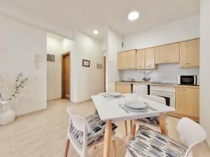 Kuchyň nebo kuchyňský kout v ubytování Martiánez Downtown