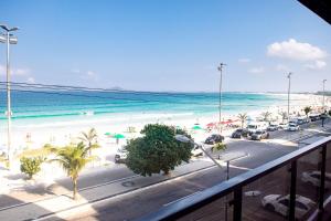 a view of the beach from the balcony of a resort at Lindo e bem localizado 3 quartos de frente p/ Mar - Praia do Forte - CF06 in Cabo Frio