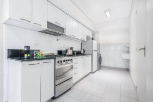 Modern Apartments in Puerto Madero的厨房或小厨房