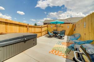 Fotografie z fotogalerie ubytování 12 Mi to Reno Hot Tub Haven in Sparks! v destinaci Sparks
