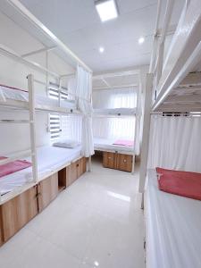Postel nebo postele na pokoji v ubytování Amy 2 Hostel Hue