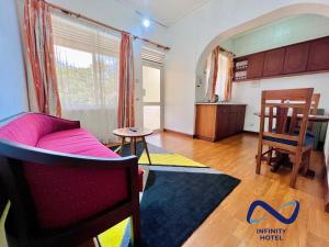 Köök või kööginurk majutusasutuses Infinity Hotel Kampala