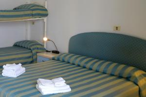 Postel nebo postele na pokoji v ubytování Hotel Embassy