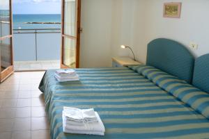 Postel nebo postele na pokoji v ubytování Hotel Embassy