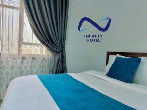 Voodi või voodid majutusasutuse Infinity Hotel Kampala toas