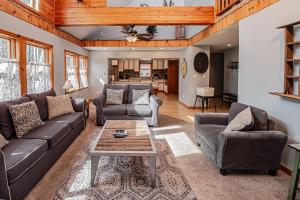 a living room with couches and a table at Sunkissed Lodge in McHenry