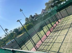 Tenis dan/atau kemudahan skuasy di Ático Dunas Islantilla atau berdekatan