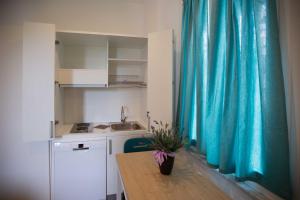 Una cocina o kitchenette en Domi Home 25 fotos más