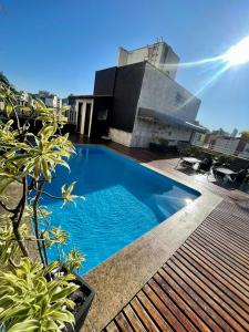 a swimming pool on the roof of a building at César Park Hotel in Juiz de Fora
