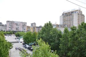 Nespecifikovaný výhled na destinaci Priština nebo výhled na město při pohledu z hostelu