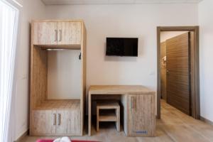 a room with a desk and a table and a mirror at Affittacamere Flavia Roma in Ostia Antica