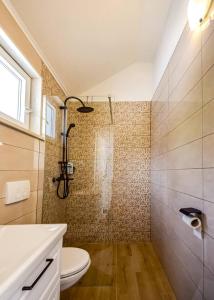 Bilik mandi di Kuća za odmor Farska +17 gambar