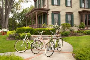 three bikes parked in front of a house at The Steward, Santa Barbara, a Tribute Portfolio Hotel in Santa Barbara +81 photos