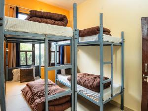 Postel nebo postele na pokoji v ubytování The Bunker Bir + 37 fotografií