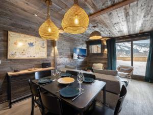 a dining room with a table and chairs at Chalet Méribel, 3 pièces, 5 personnes - FR-1-566-9 in Les Allues