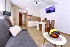 Istumisnurk majutusasutuses Apartment & rooms Vila Toplissa